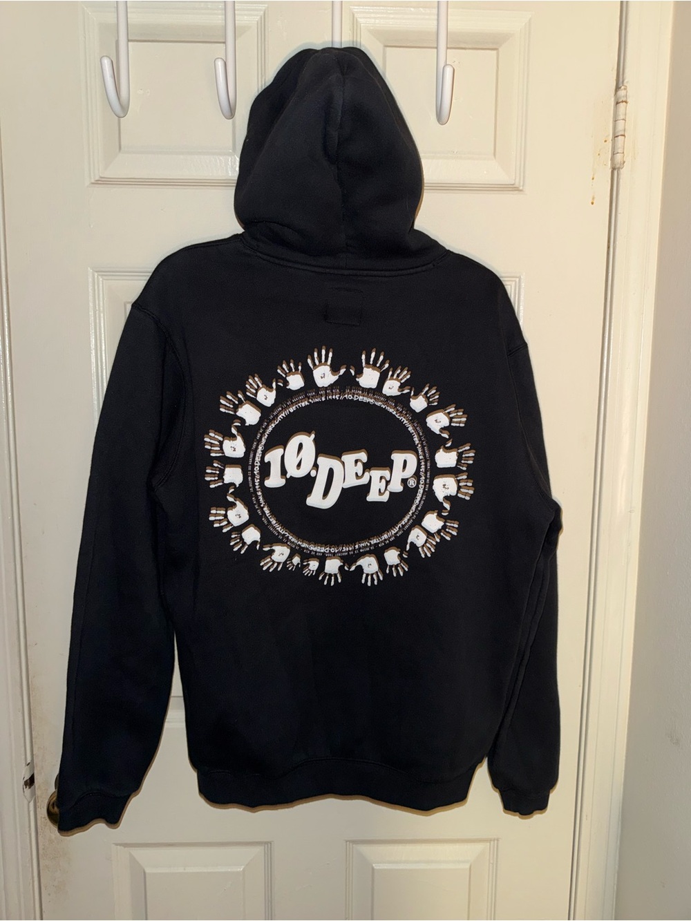 10.Deep pullover Hoodie Black Graphic Print Men’s Size Large.